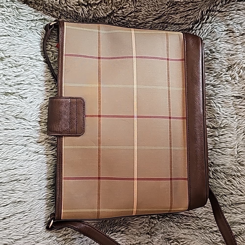 Burberrys Check Shoulder Bag - Picture 3 of 17